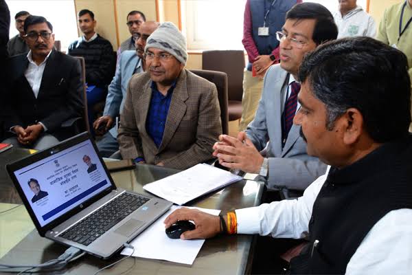 मोबाइल ऐप से घर बैठे होगा पेंशनर्स का वार्षिक सत्यापन:झुंझुनूं जिले में लाखों पेंशनर्स को मिलेगा योजना का लाभ