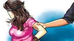 जयपुर में कार सवार मनचलों ने की युवती से छेड़छाड़:विरोध करने पर दोस्त से की मारपीट, 