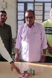 अजमेर में रोडवेज परिचालक ने दिया ईमानदारी का परिचय: बस में मिला जेवरात और नगदी से भरा पर्स, यात्री को लौटाया 