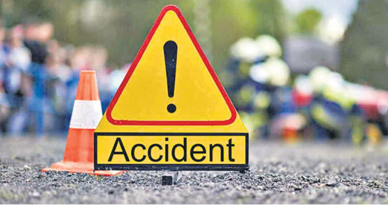 Hoshiarpur News Punjab : बस हुई आउट ऑफ़ कंट्रोल, पेड़ से टकराई 13 घायल, करीब 50 यात्री थे सवार 