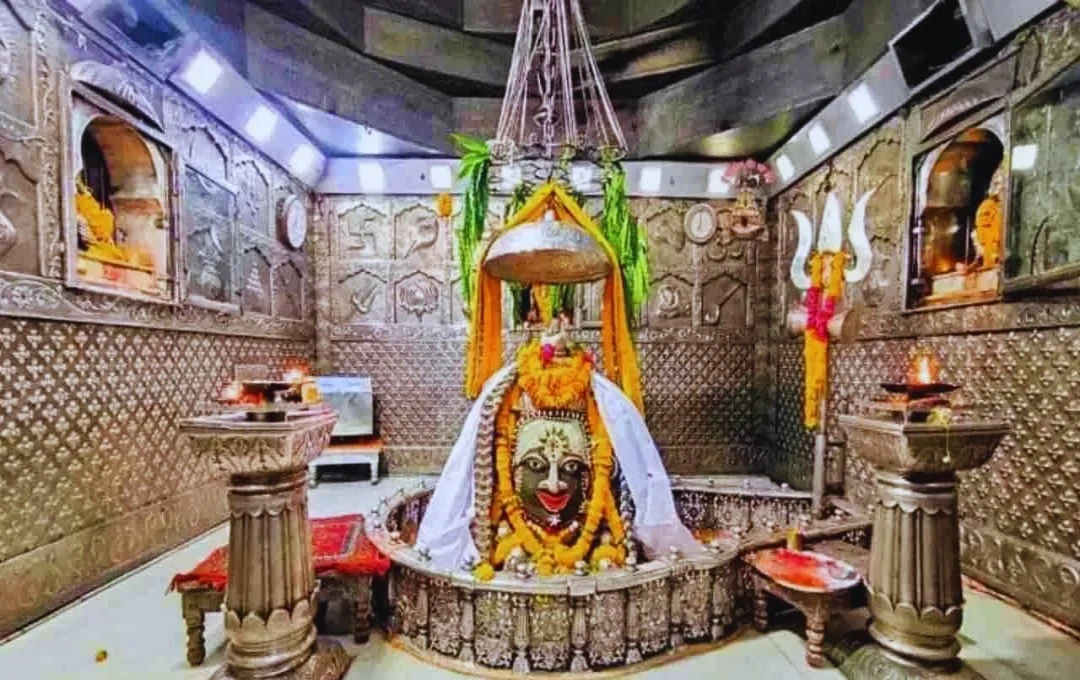 महाकाल मंदिर में वीआईपी संस्कृति का बोलबाला: नियमों की धज्जियां उड़ाने का एक और मामला आया सामने 