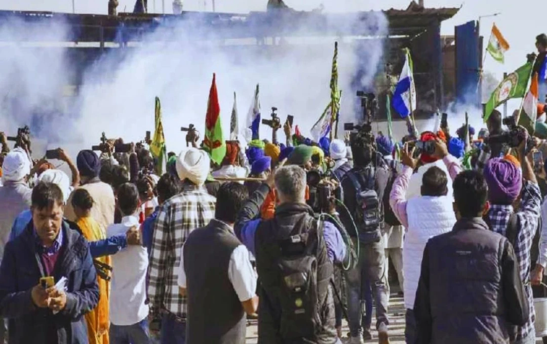 Farmers Protest: शंभू बॉर्डर पर पुलिस और किसानों के बीच टकराव, आंसू गैस के गोलों का किया इस्तेमाल 