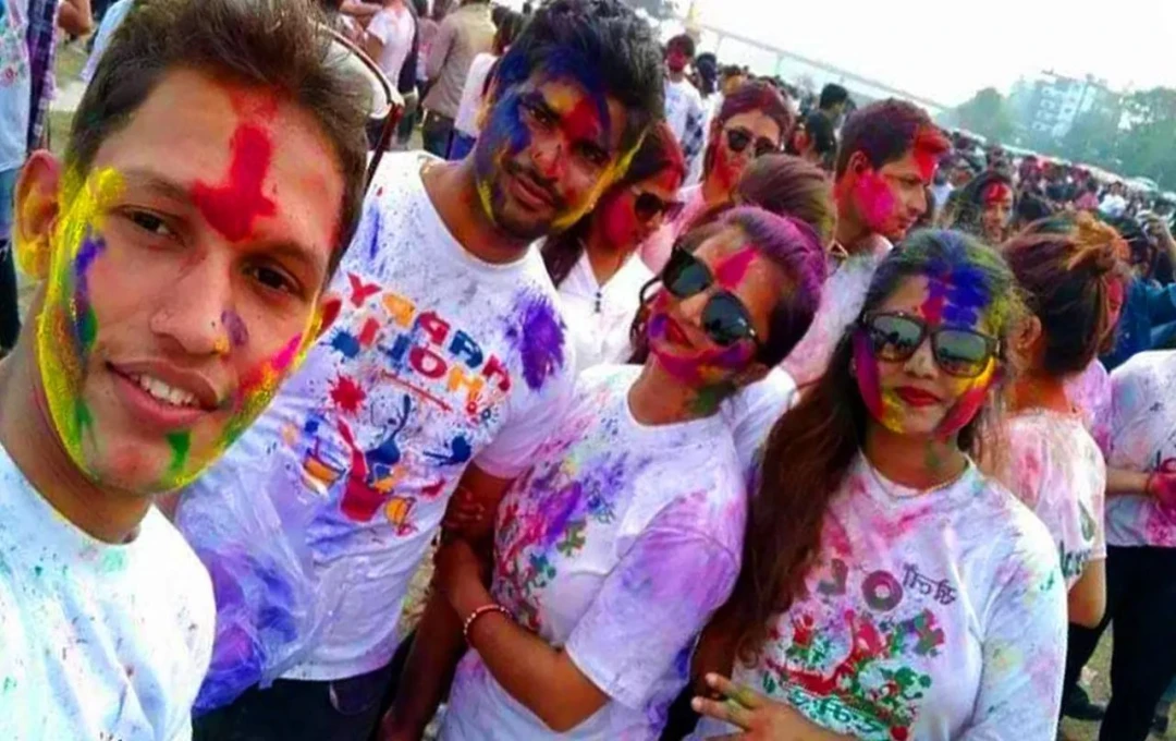 বিশ্বজুড়ে হোলির রঙিন উৎসব