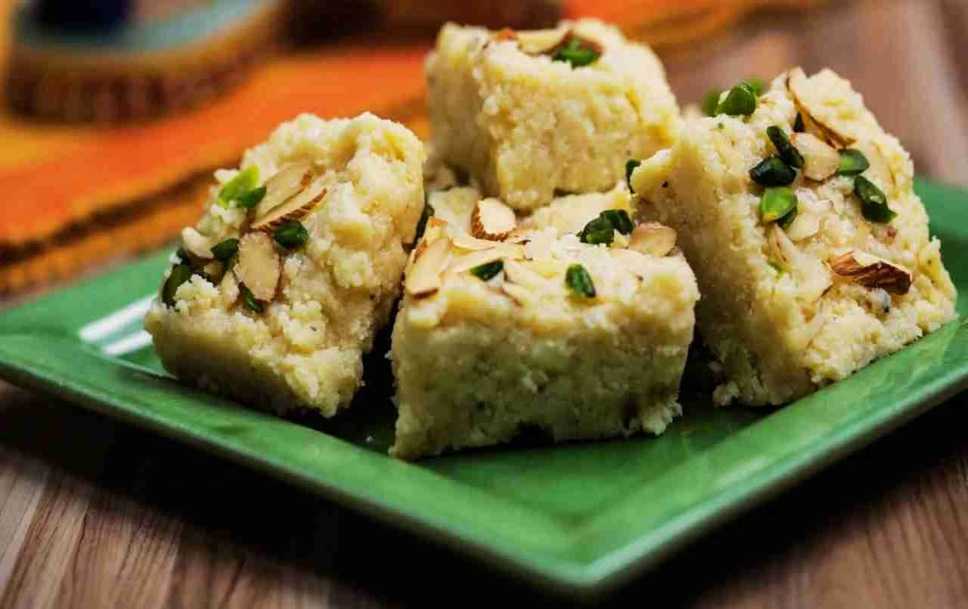 Kalakand Recipe: घर पर बनाएं स्वादिष्ट और पारंपरिक कलाकंद