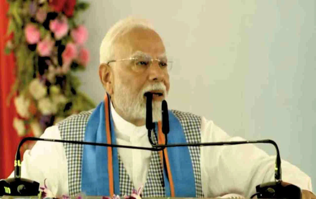 पीएम मोदी का बदला अंदाज: कुशवाहा से फुसफुसाए, चिराग से दूरी, देखें पूरा समीकरण