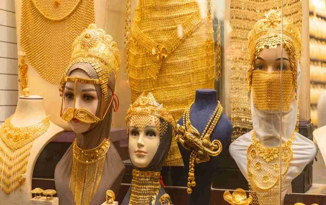 Gold Price Today: छह महीने बाद सोने की कीमतों में गिरावट, निवेशकों के लिए संकेत
