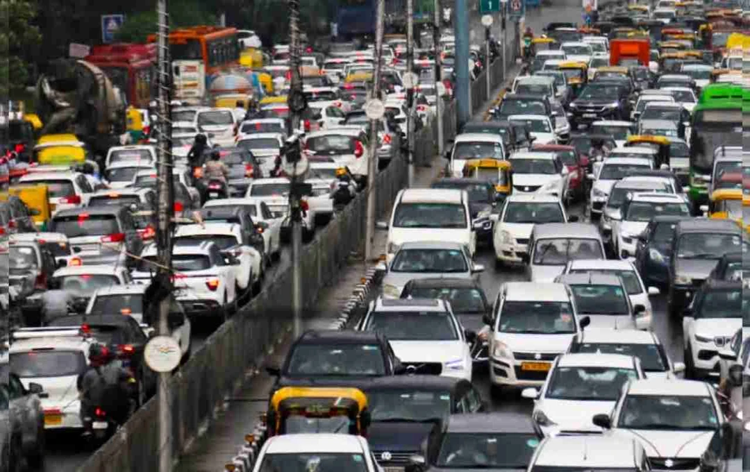 प्रदूषण पर एक्शन में रेखा सरकार, फिलहाल 15 साल पुरानी CNG गाड़ियों को नहीं किया जाएगा जब्त