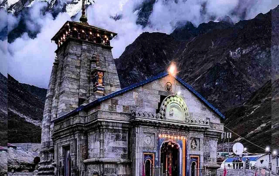 भारी बारिश से केदारनाथ यात्रा पर लगा ब्रेक, उत्तराखंड के 4 जिलों में भूस्खलन का अलर्ट