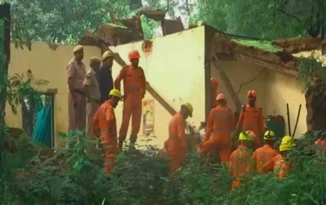 Tragedy at Humayun's Tomb: Roof Collapse Claims Lives in Delhi