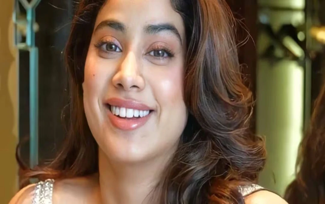 ২৮-এর জাহ্নবীর গোপন ফেসপ্যাক রহস্যপুজোর আগে ঘরোয়া সৌন্দর্যচর্চায় ভরসা রাখলেন শ্রীদেবী কন্যা