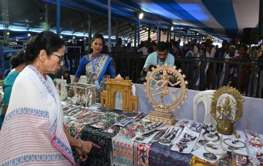১০ হাজার টাকার শাড়ি ও গয়না বর্ধমানের স্বনির্ভর গোষ্ঠীর প্রদর্শনীতে মুখ্যমন্ত্রীর কেনাকাটা