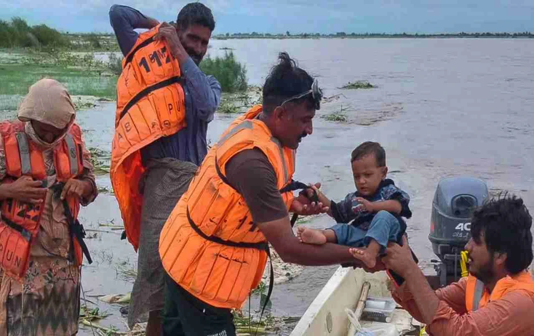 पंजाब में बाढ़ का संकट, भारत की चेतावनी के बाद बड़े पैमाने पर बचाव, जानिए पूरा मामला