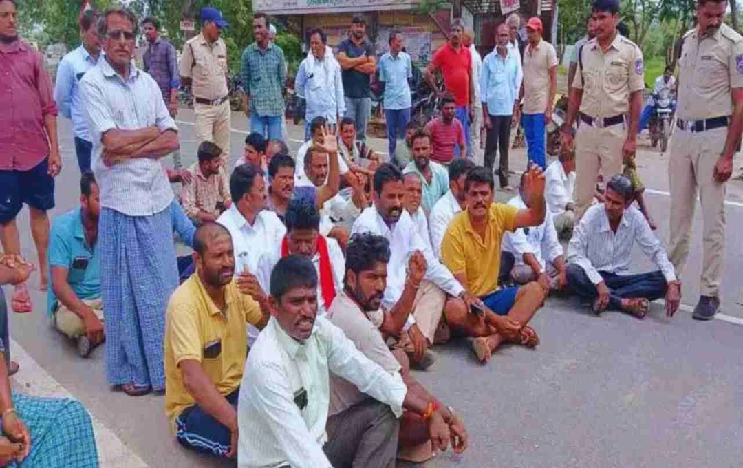 Telangana Farmers Protest Proposed Water Project, Woman Collapses Amidst Tensions