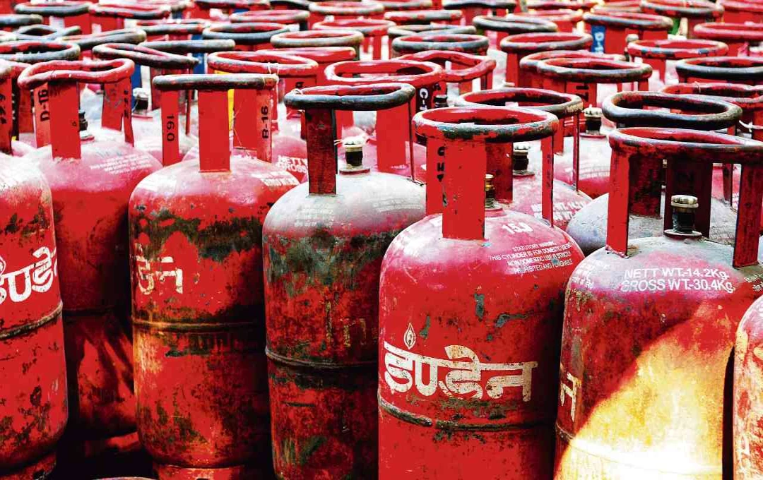 1 सितंबर 2025 से बदल गए बड़े नियम: LPG सिलेंडर सस्ता, ITR-आधार डेडलाइन और सिल्वर हॉलमार्किंग अनिवार्य