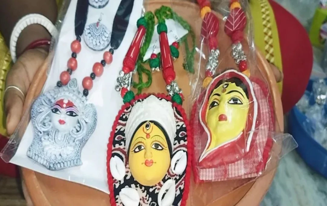 সোনা-রুপো নয় পুজোয় বাজিমাত পোড়ামাটির গয়নায়