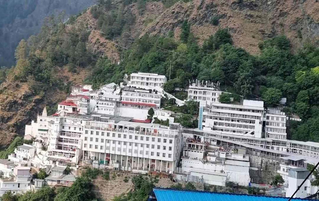 वैष्णो देवी यात्रा भूस्खलन की वजह से 9 दिनों से बंद, कटरा बेस कैंप से अर्धकुंवारी तक सुनसान रास्ते