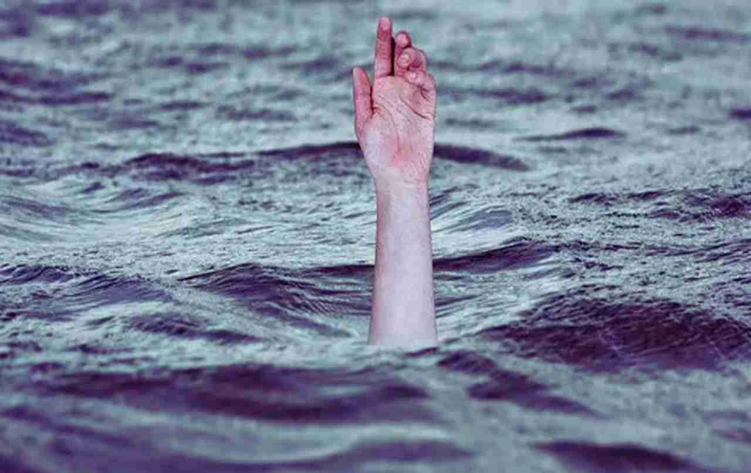 यमुना के तेज बहाव में फंसा युवक, 5 घंटे की जद्दोजहद के बाद NDRF ने बचाया