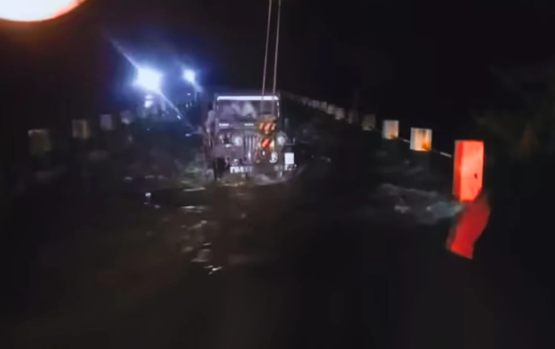 Two Youths Rescued from Raging Currents by Hydraulic Crane in Udaipur