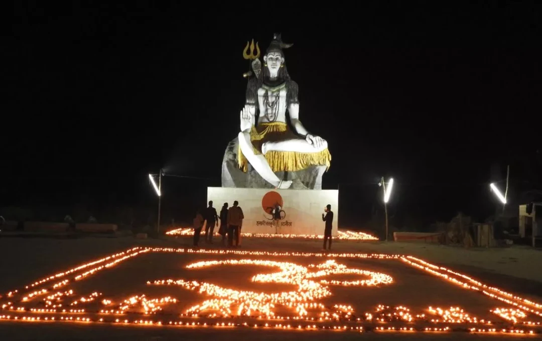 गोरक्षनाथ घाट-राप्ती नदी तट पर स्थित गुरु गोरक्षनाथ घाट अध्यात्म और संस्कृति का संगम