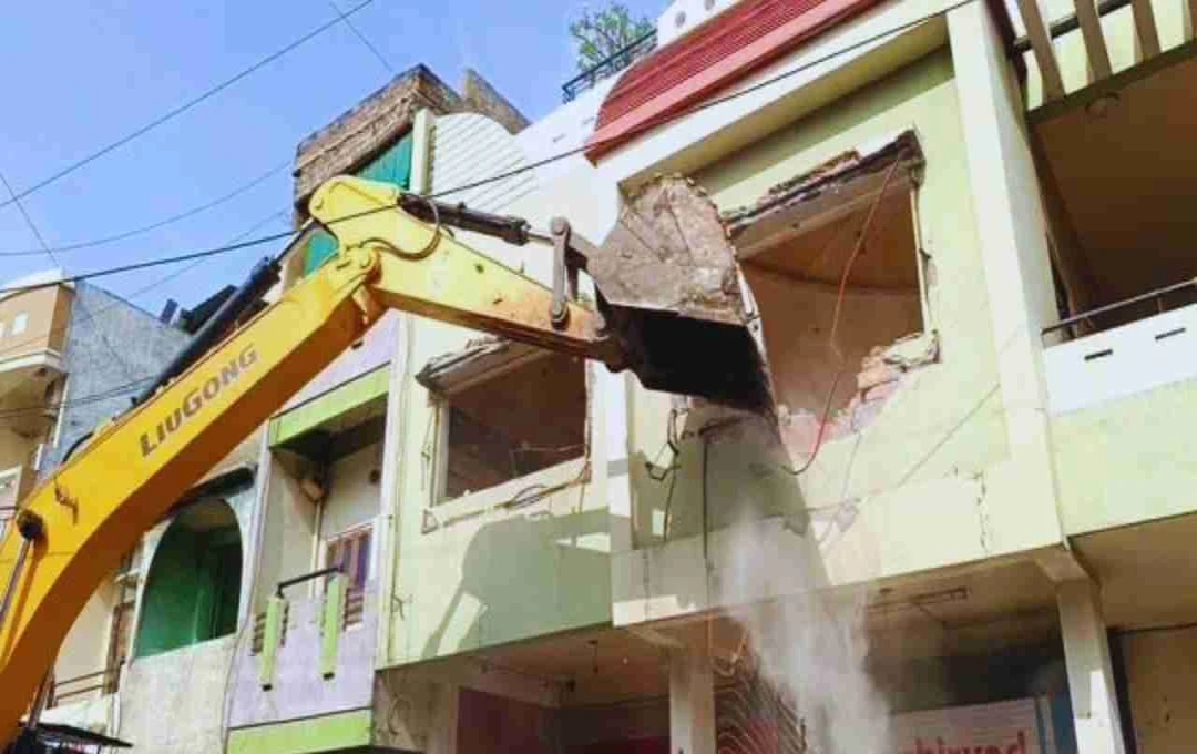 Ujjain Administration Demolishes 11 Illegal Houses in Begum Bagh After Court Order