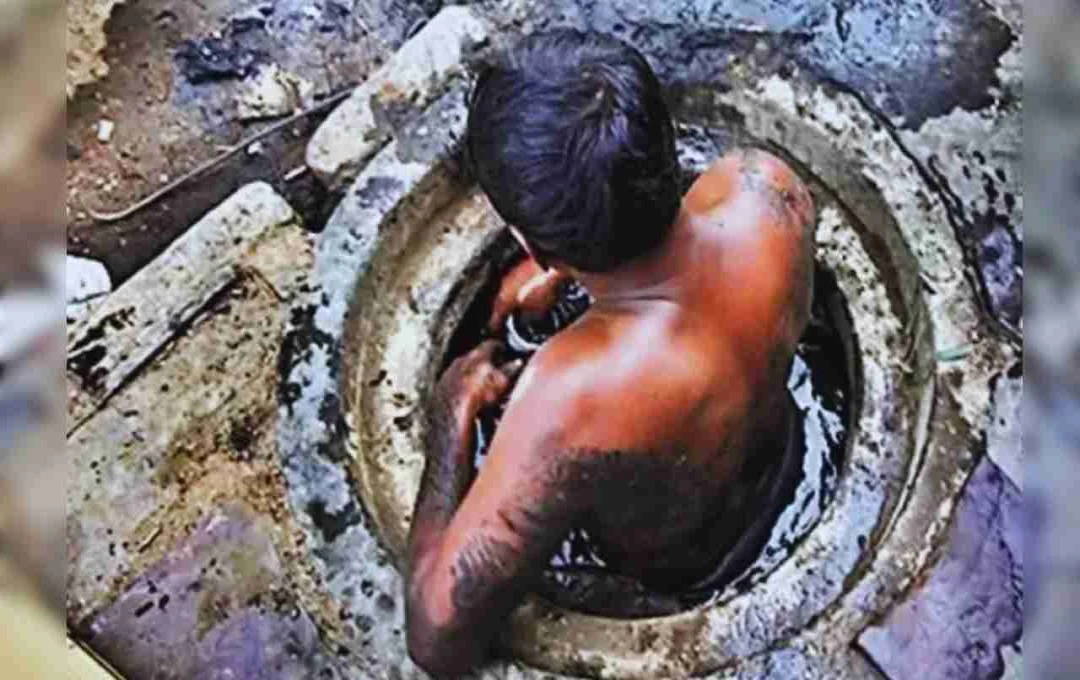 अशोक विहार में सीवर सफाई के दौरान 40 वर्षीय मजदूर की मौत, 3 गंभीर रूप से घायल