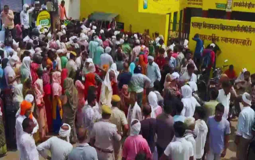 भरतपुर में खाद की कमी से किसान परेशान, लाइन में खड़े होकर लौटे खाली हाथ
