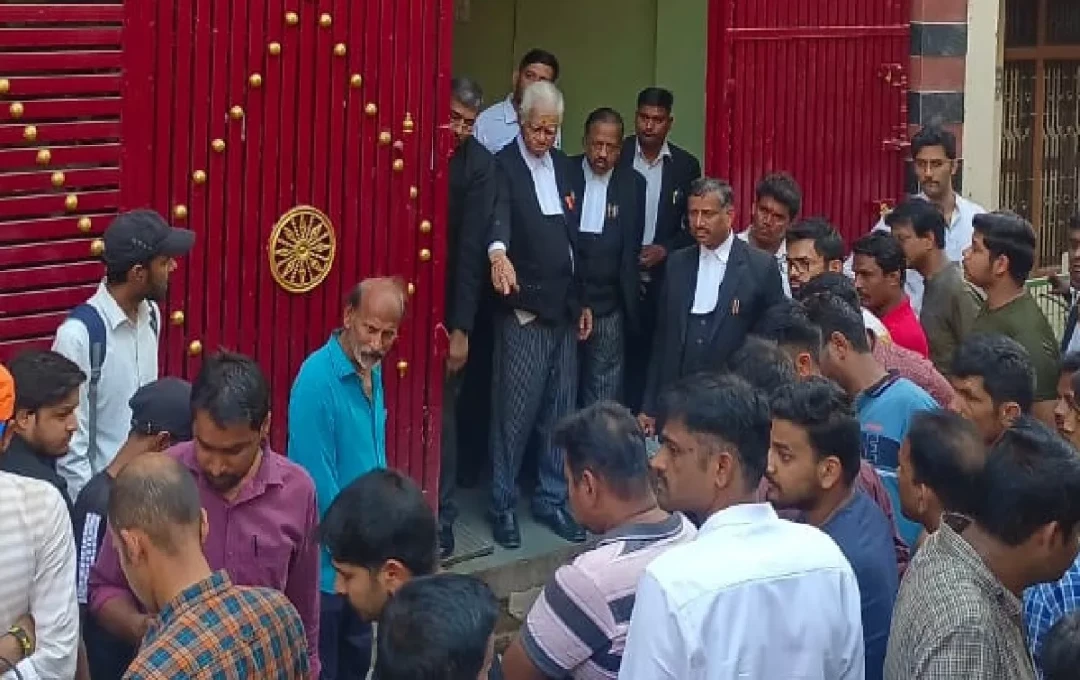 चित्रकूट में बम धमाका — वकील के घर पर हमला, जांच जारी
