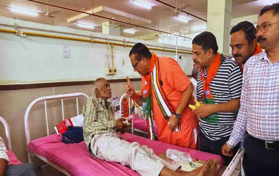 जयपुर: अस्पताल में BJP कार्यकर्ताओं का बिस्किट वितरण वीडियो वायरल, सोशल मीडिया पर मची हलचल