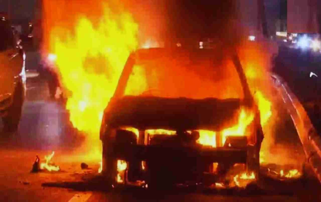 फरीदाबाद: CNG कार में आग लगने से कैब चालक की दर्दनाक मौत