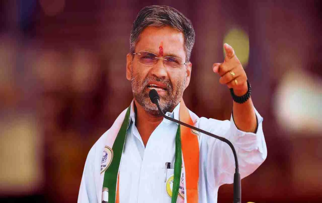 CJI पर जूता फेंकने वाले वकील से मुलाकात के बाद NCP-SP नेता का बयान, 'वो संविधान को नहीं मानते'