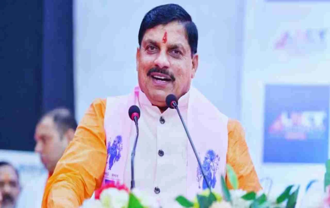 CM Mohan Yadav Honors Sanitation Workers, Presents Awards to 64 Cities, Declares 