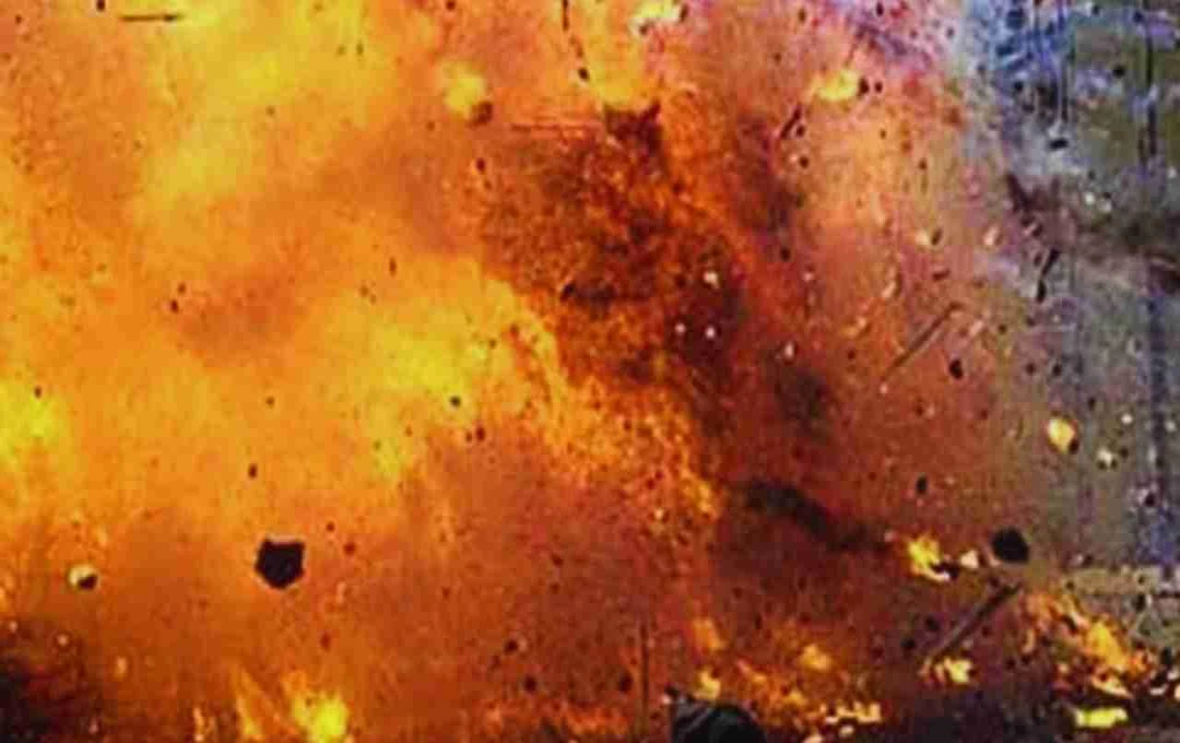 सुल्तानपुर मियागंज विस्फोट: अवैध पटाखों से तीन मकान ध्वस्त, 12 घायल