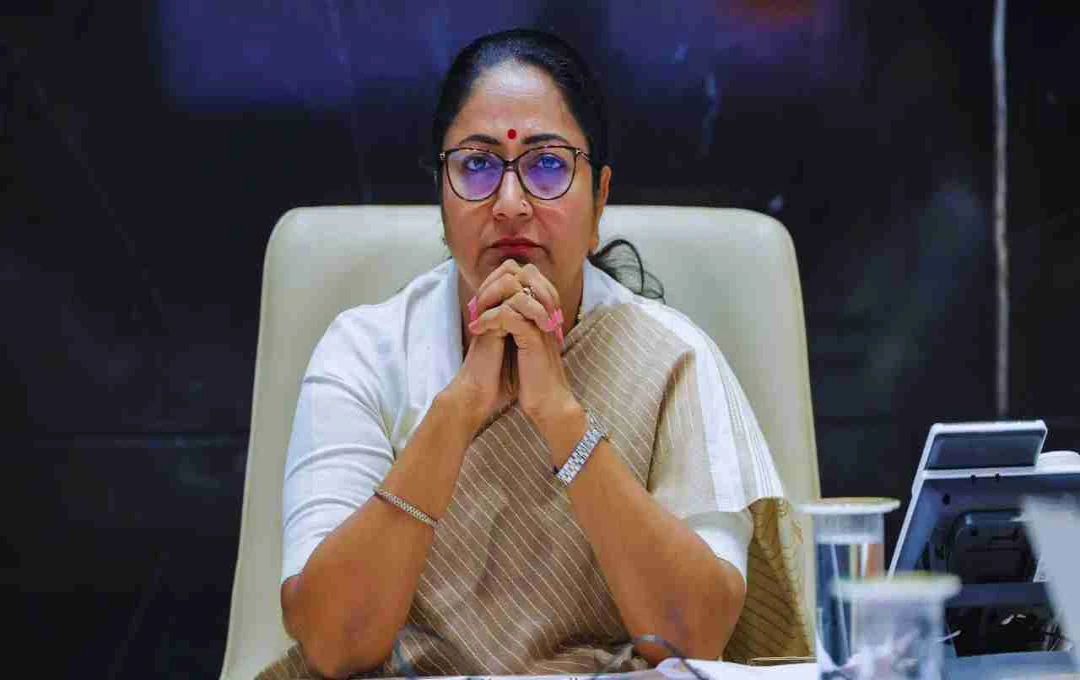 दिल्ली CM रेखा गुप्ता की MCD को चेतावनी, कहा – 'सफाई और बैठकों में सुस्ती बर्दाश्त नहीं'