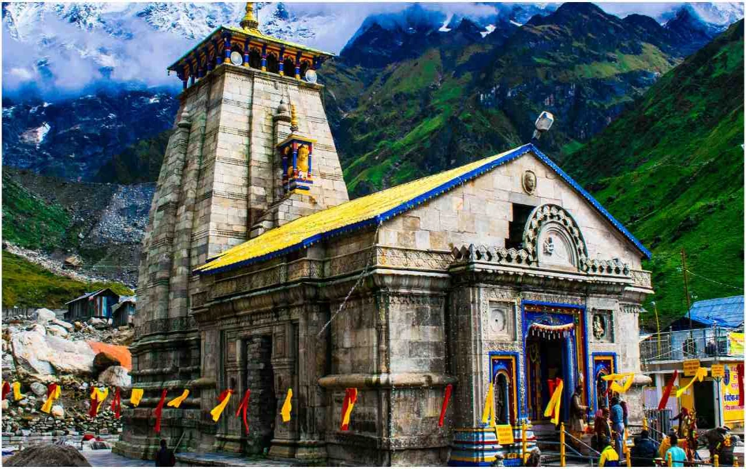 Kedarnath Dham: बर्फ की चादर में लिपटा धाम, प्राकृतिक सुंदरता कर रही है मंत्रमुग्ध