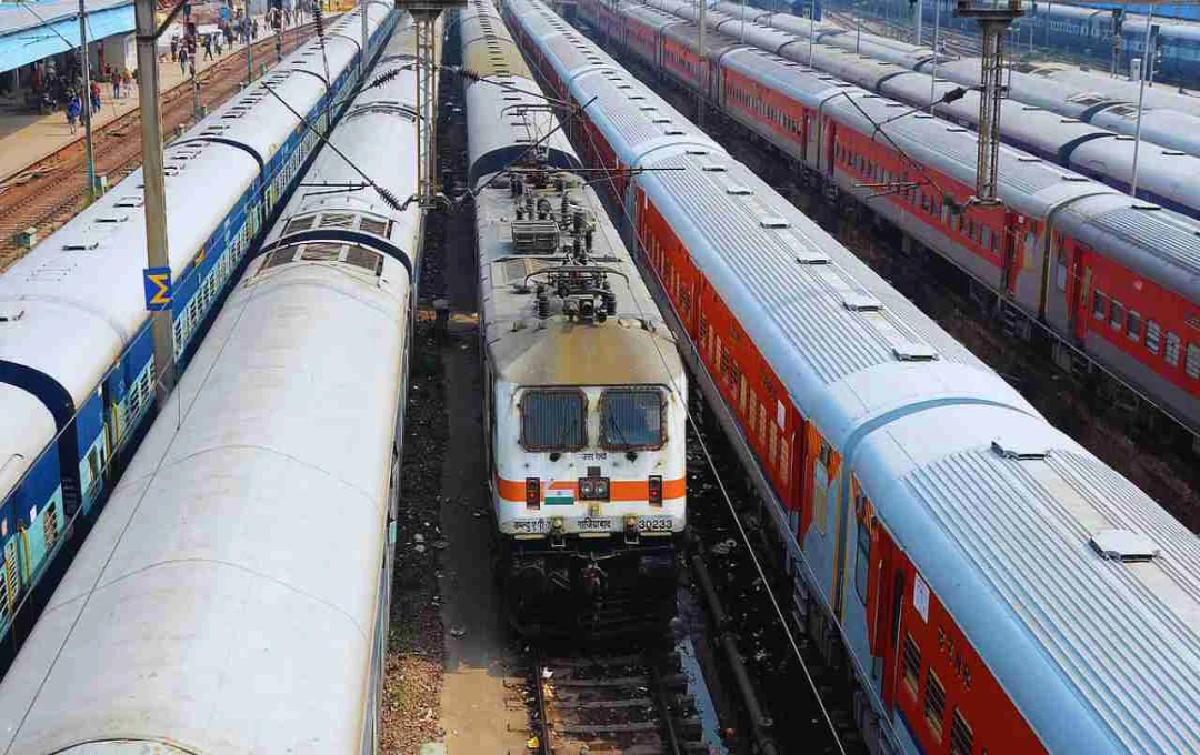कर्मभूमि एक्सप्रेस हादसा: एक्सप्रेस से गिरकर 2 युवकों की मौत, 1 घायल
