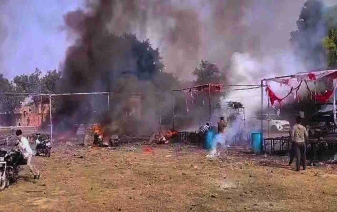 मैहर पटाखा बाजार में भीषण आग, लाखों का माल जलकर खाक