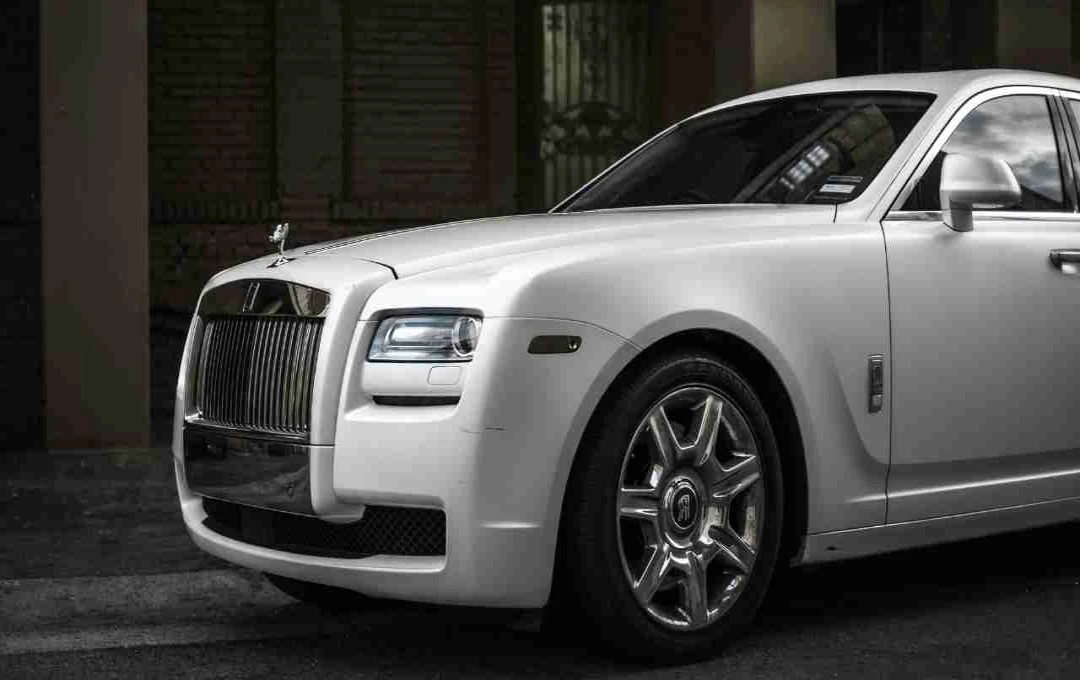 Rolls-Royce कार इतनी महंगी क्यों? जानें इसके पीछे छिपे असली राज़