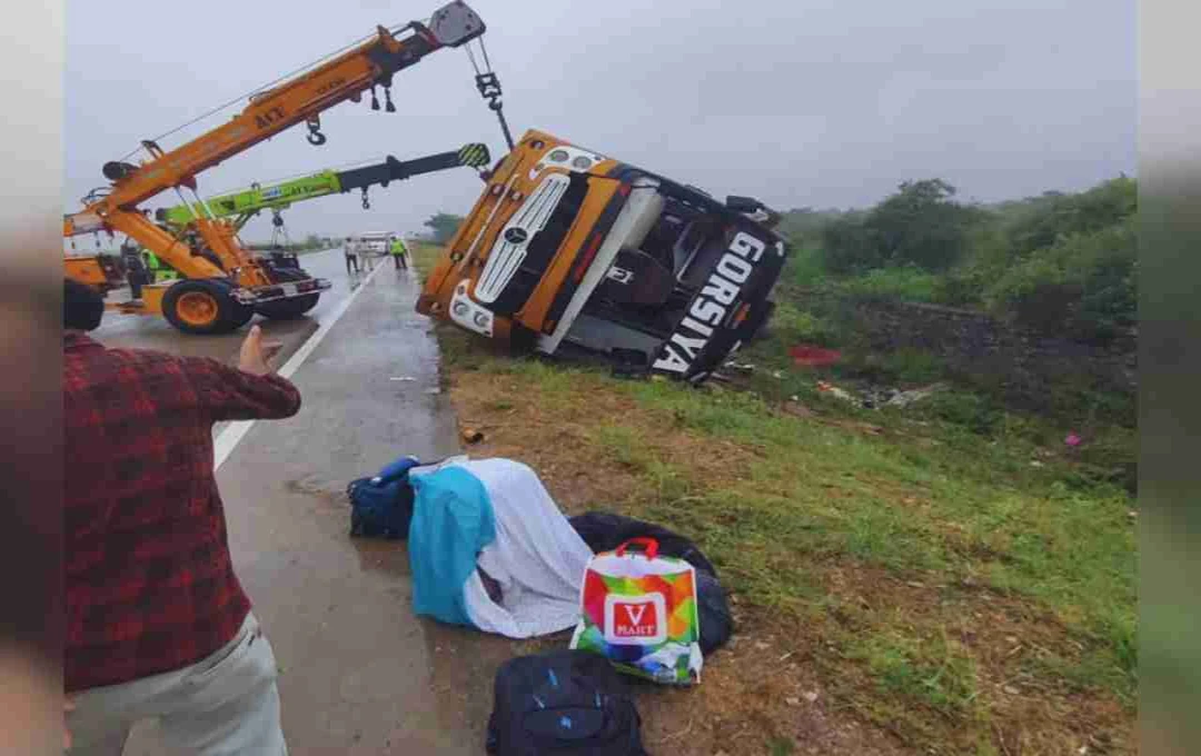 कोटा-उदयपुर हाईवे हादसा: बाड़मेर से कोटा आ रही बस पलटी, 13 यात्री घायल