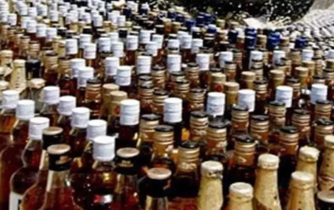 बलिया में 2600 लीटर अवैध अंग्रेजी शराब बरामद, बिहार चुनाव में खपाने की थी तैयारी
