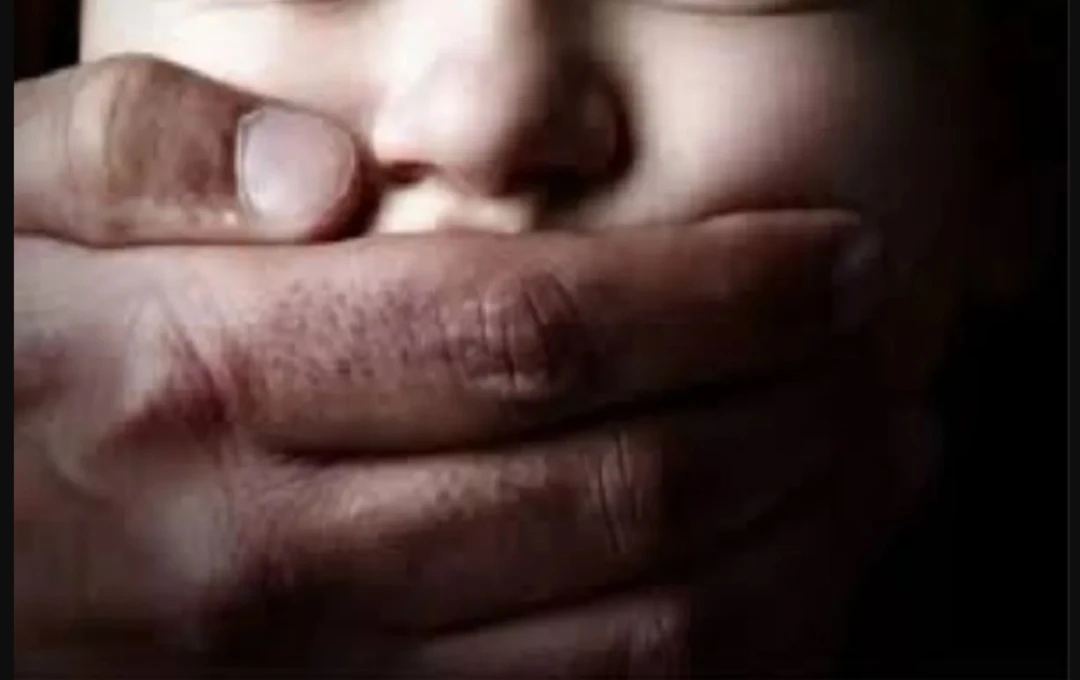 देवरिया में दुकान मालिक पर गंभीर आरोप: कैंडी का लुभावना प्रस्ताव, लड़की के साथ दुराचार का मामला दर्ज