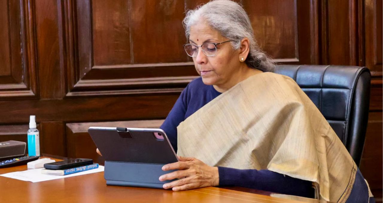 ‘সিগারেট সস্তা হতে দেব না’, কর বাড়ানোর সংকেত দিলেন নির্মলা সীতারামন