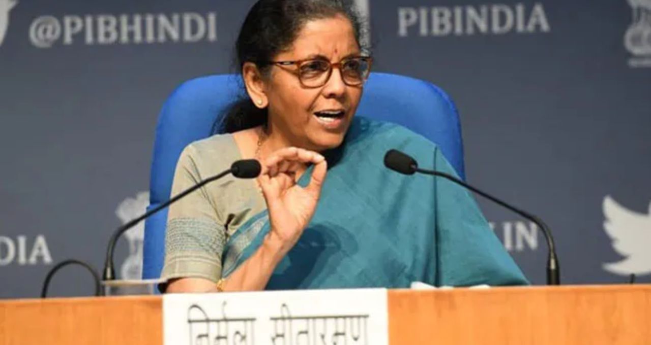 ‘সিগারেট সস্তা হতে দেব না’, কর বাড়ানোর সংকেত দিলেন নির্মলা সীতারামন