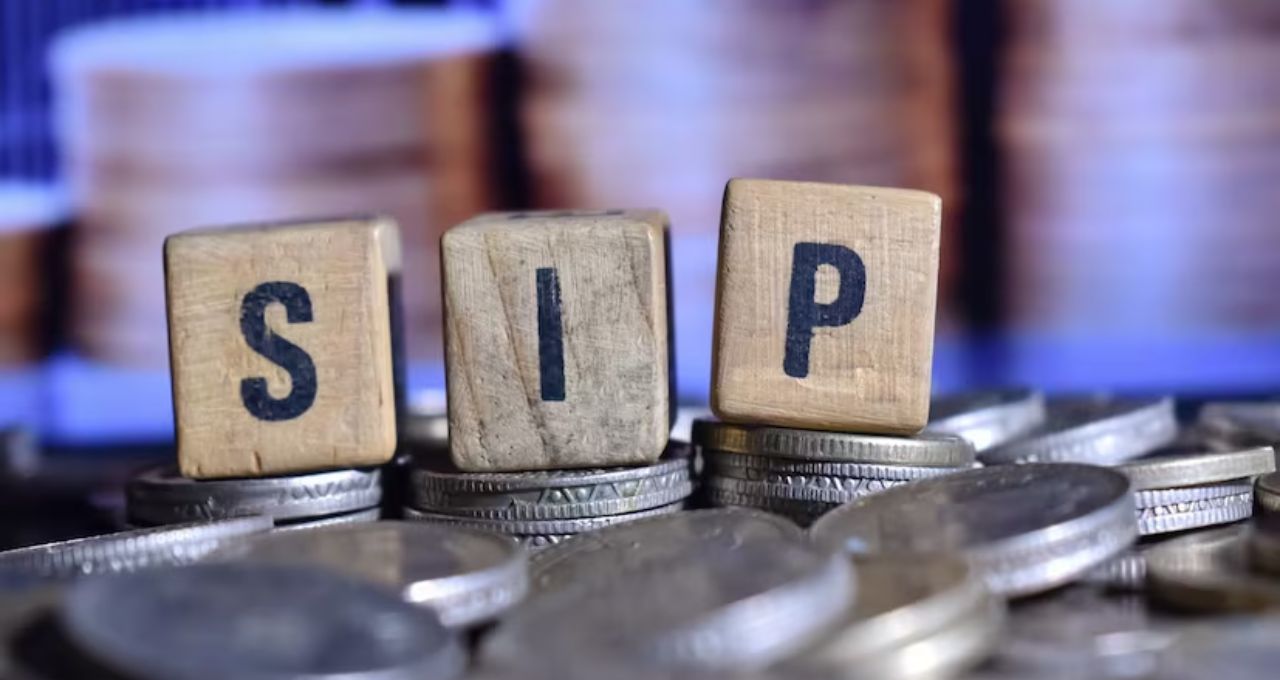 SIP ক্যালকুলেটর: ১০ বছরে ১ কোটি টাকা জমাতে মাসে কত টাকা বিনিয়োগ করুন?