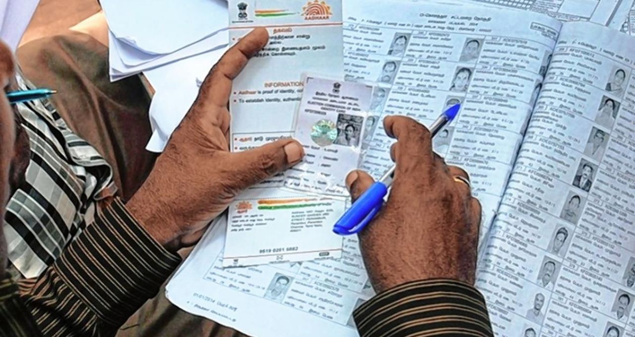 SIR খসড়া তালিকায় রাজ্যে বাদ পড়তে পারে ৫৮ লক্ষ নাম! শীর্ষে দুই চব্বিশ পরগণা, কলকাতায়ও বিপুল সংখ্যা
