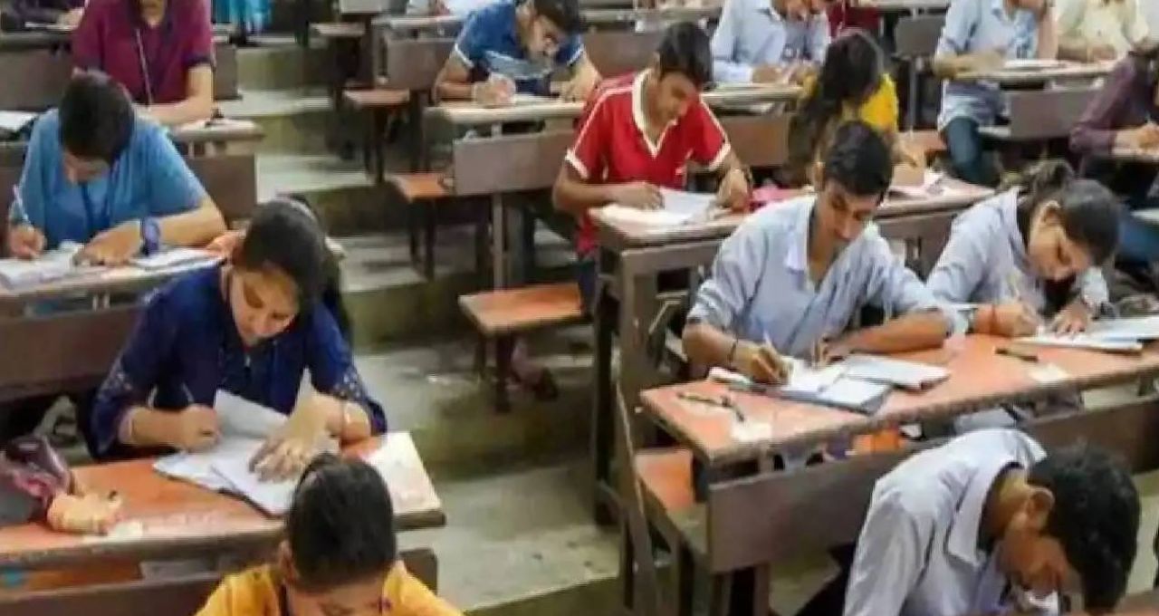 SSC নিয়োগে অনিশ্চয়তা: ৩১ ডিসেম্বরের ডেডলাইন মানা অসম্ভব, সুপ্রিম কোর্টে সময় চাইল মধ্যশিক্ষা পর্ষদ
