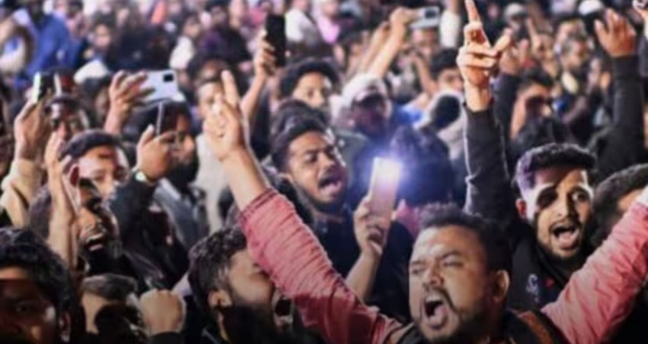 ‘বৃহত্তর বাংলাদেশ’-এর মানচিত্রে কোন কোন ভারতীয় এলাকা? কট্টর ভারতবিরোধী ওসমান হাদির মৃত্যুর পর ফের তুঙ্গে বিতর্ক
