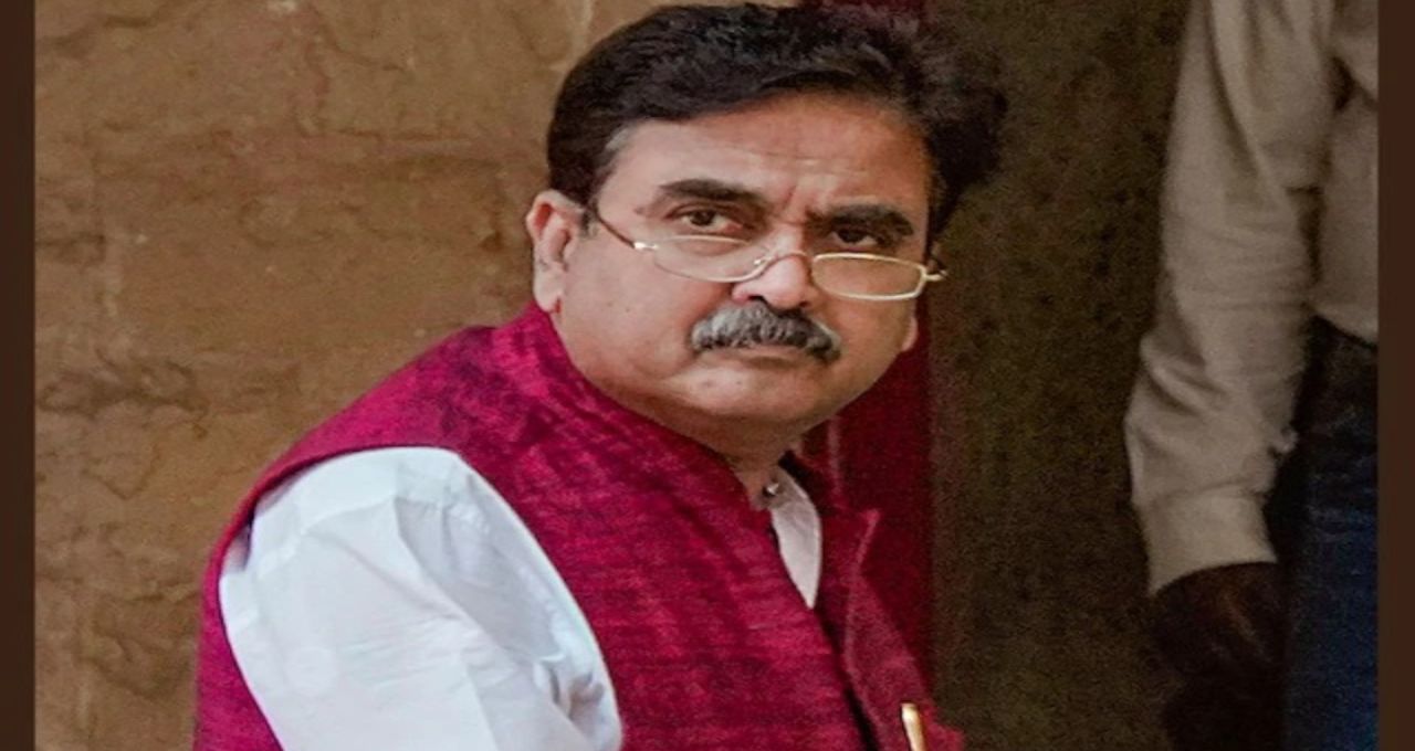 প্যাটিস-কাণ্ডে জড়িতরা ‘কুলাঙ্গার’, শীর্ষ নেতৃত্বের সদিচ্ছা নিয়েই প্রশ্ন তুললেন অভিজিৎ গঙ্গোপাধ্যায়
