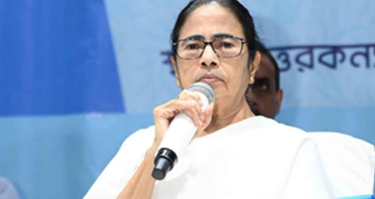 কথা রাখলেন মমতা! বাংলায় এবার ‘মহাত্মাশ্রী’, জারি হল সরকারি বিজ্ঞপ্তি
