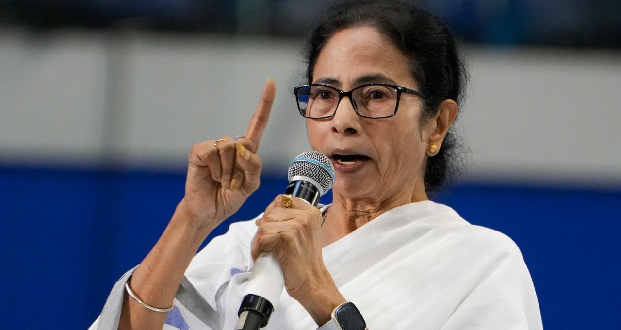 কথা রাখলেন মমতা! বাংলায় এবার ‘মহাত্মাশ্রী’, জারি হল সরকারি বিজ্ঞপ্তি
