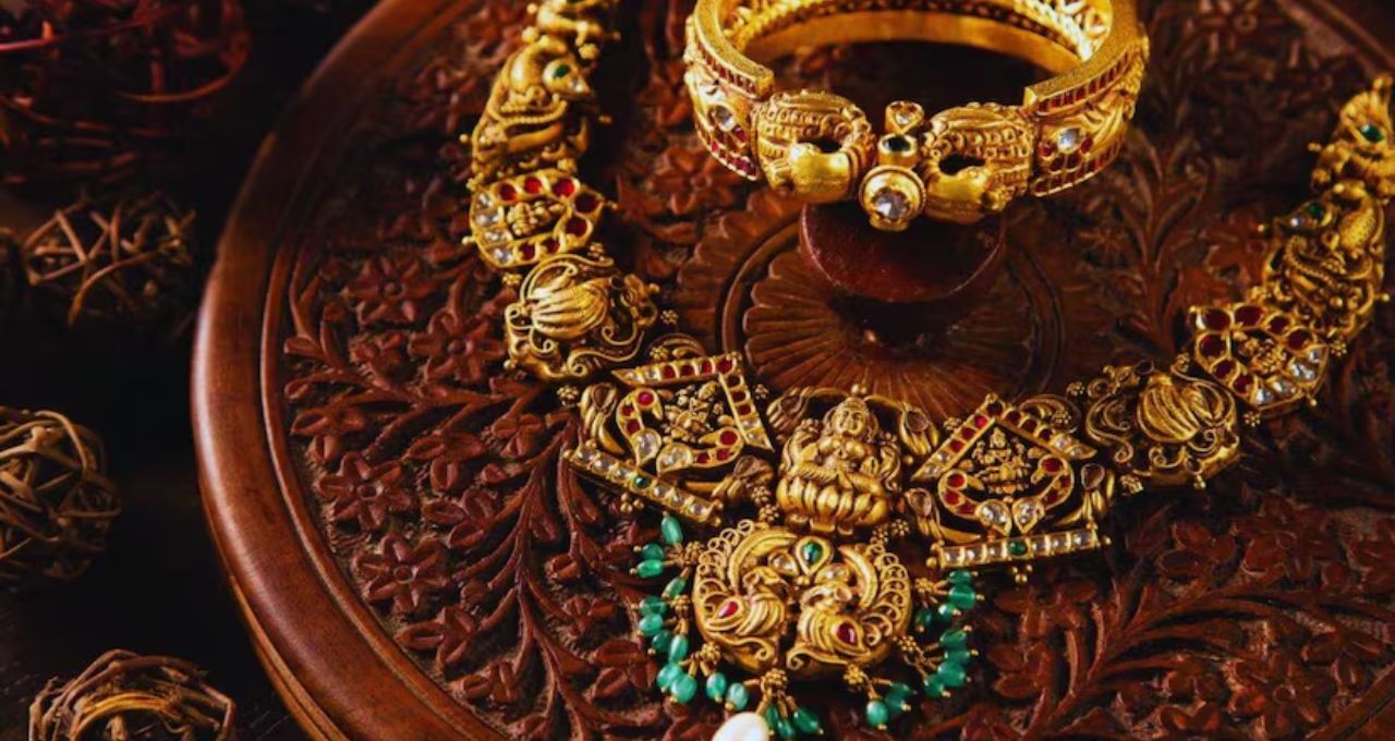 গয়নাতে বড় বদল! ২২ ক্যারেট নয়, বাজার দখল করছে ১৪ ও ১৮ ক্যারেট সোনা—কেন ঝুঁকছেন ক্রেতারা?
